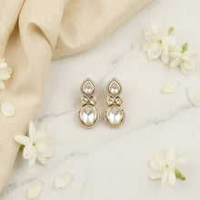 Stylish Kundan Earring 19667-1