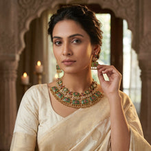 Round Neck Kundan Necklace Set 17623-87