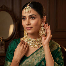 Round Neck Kundan Necklace Set 12213-28