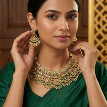 Round Neck Kundan Necklace Set 16459-56