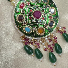 Medium Kundan Pendant Set 10910-42