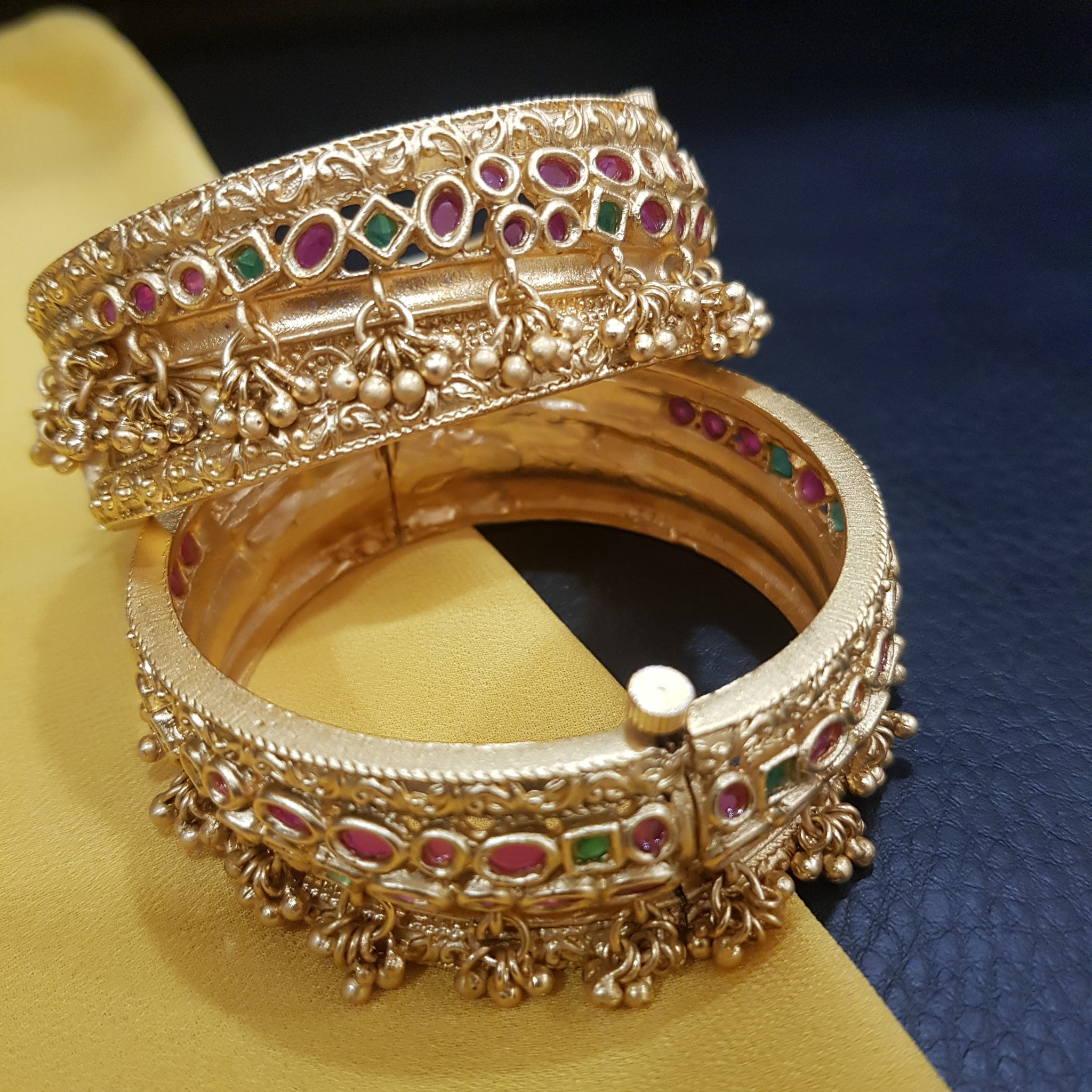 Antique Gold Polish Ruby Green 2 Kada Set 17159 - Dazzles Jewellery