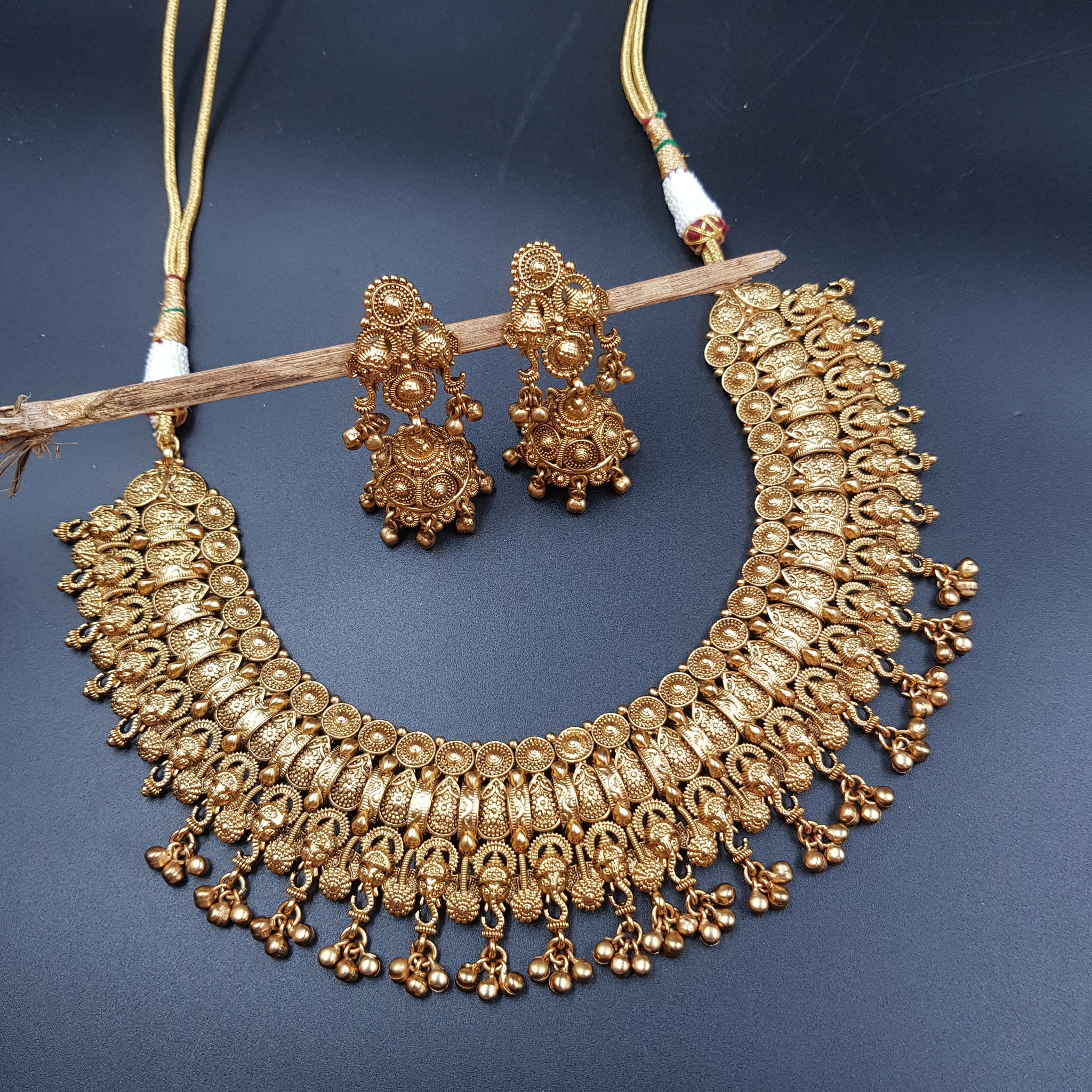 Round Neck Temple Necklace Set 3625-28 - Dazzles Jewellery