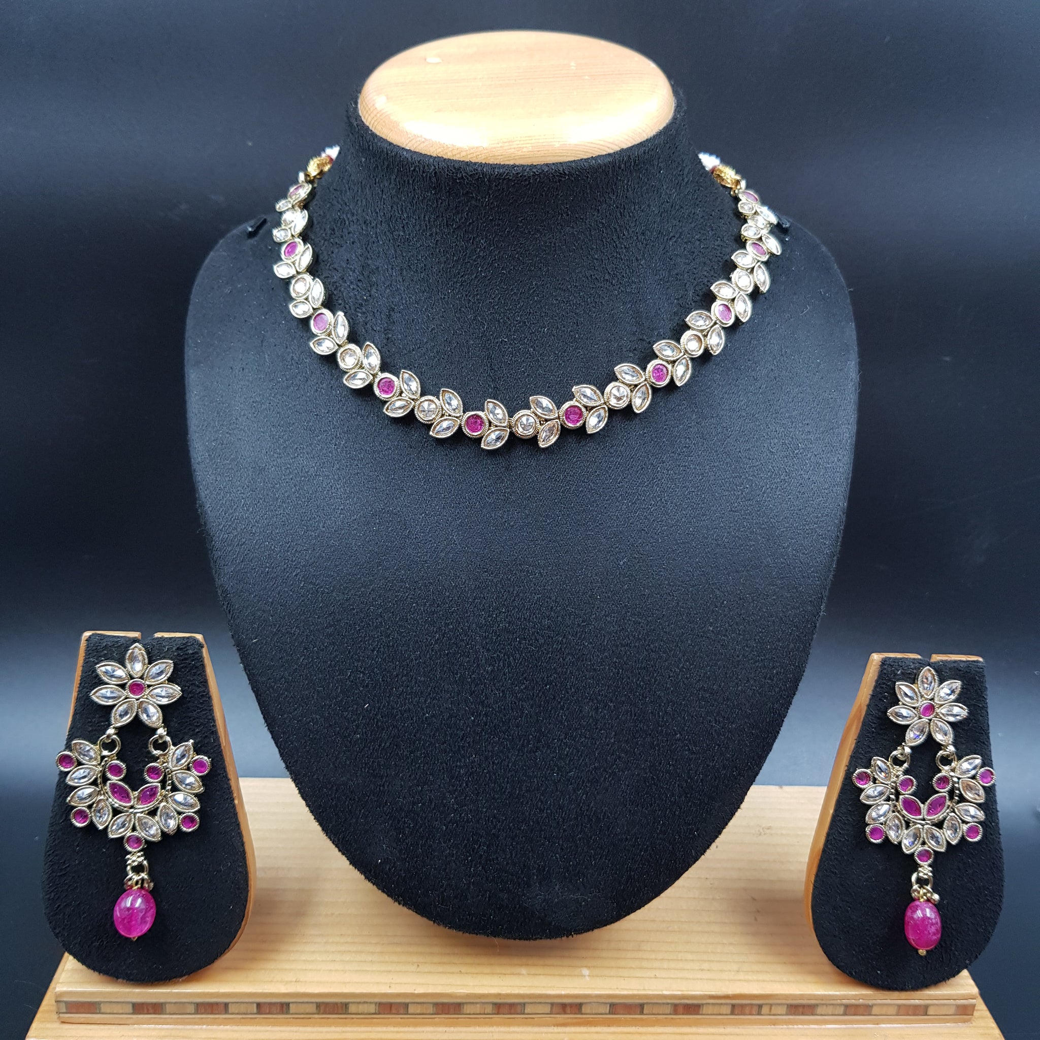 Round Neck Antique Necklace Set 3667-28 - Dazzles Jewellery