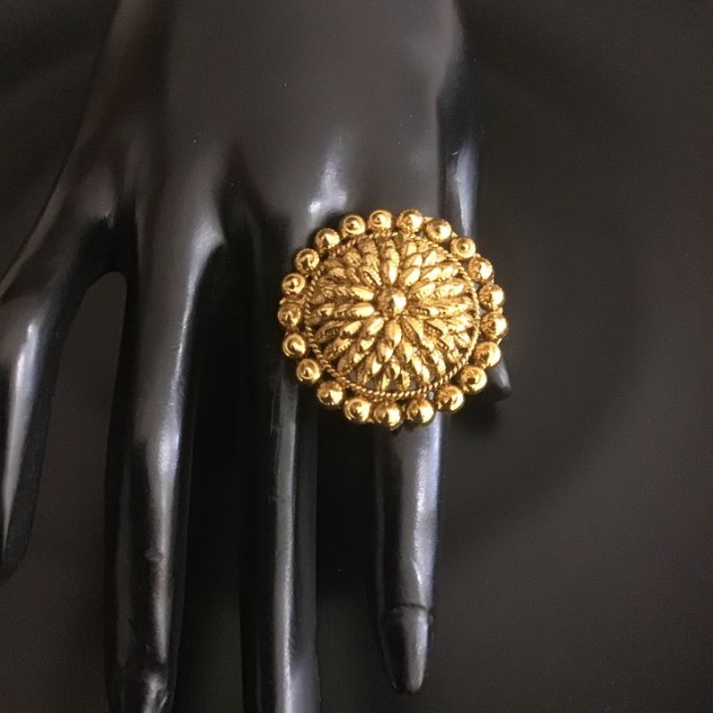 Antique Gold Plated Designer Kundan Stone Filigree Embossed Finger Ring at  Rs 1180/piece | कुंदन की अंगूठी in Jalandhar | ID: 3803092073