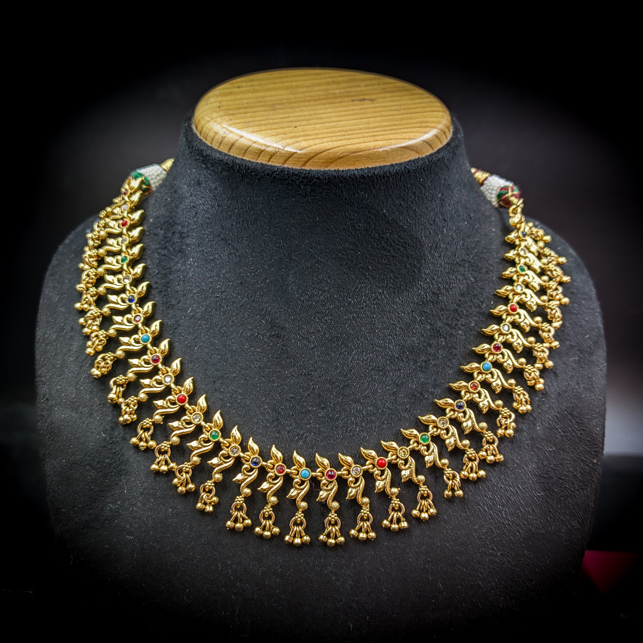 Round Neck Antique Necklace Set 6439-28 - Dazzles Jewellery