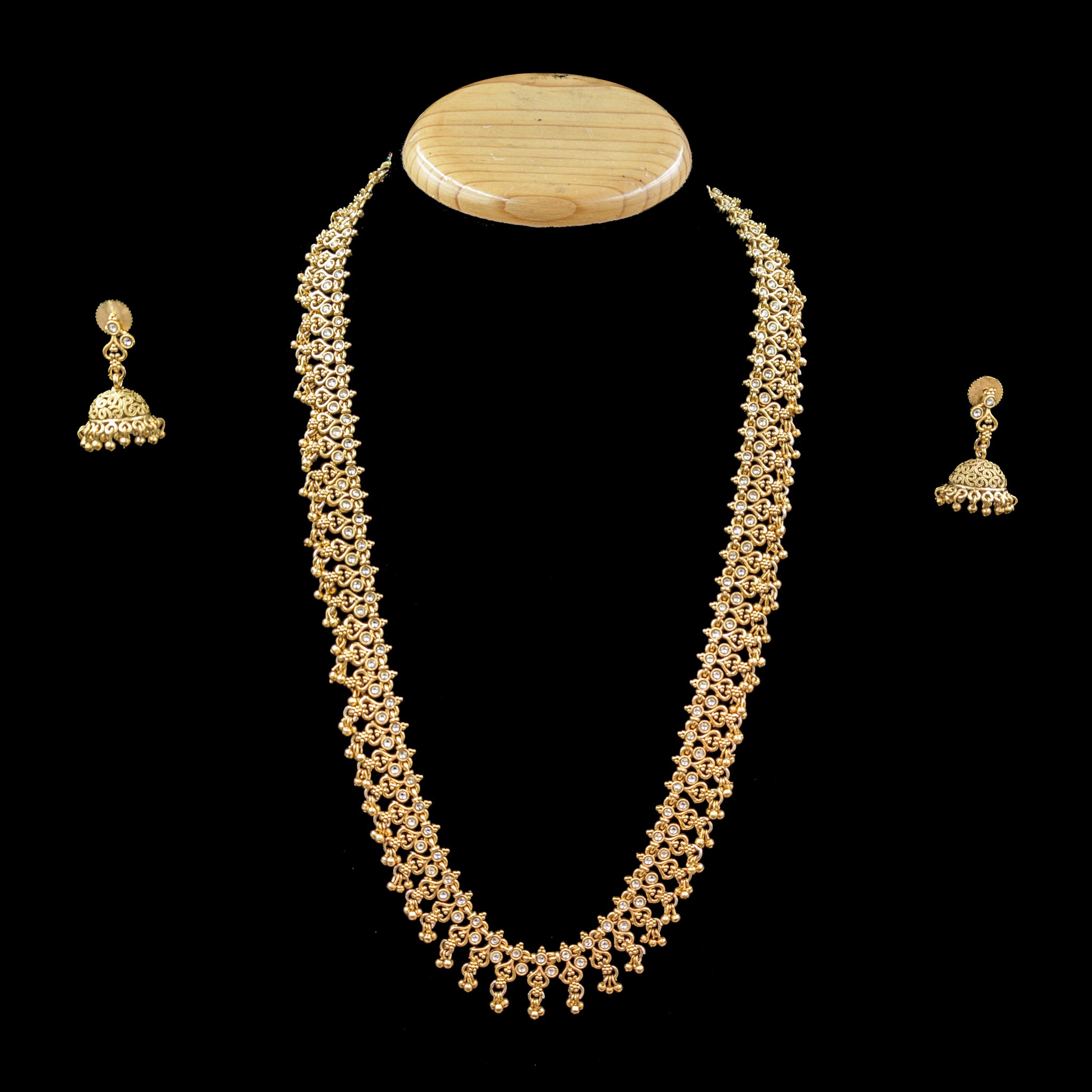 Long neck jewellery store