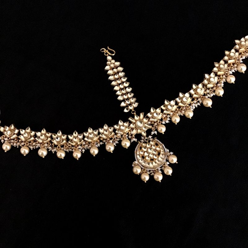 White Color Bridal Mathapatti 13585-0656 - Dazzles Jewellery
