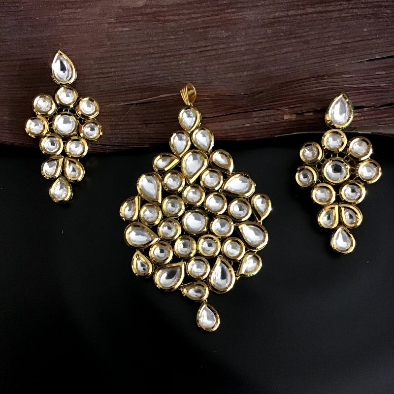 White Kundan Pendant Set 13844-0933 - Dazzles Jewellery