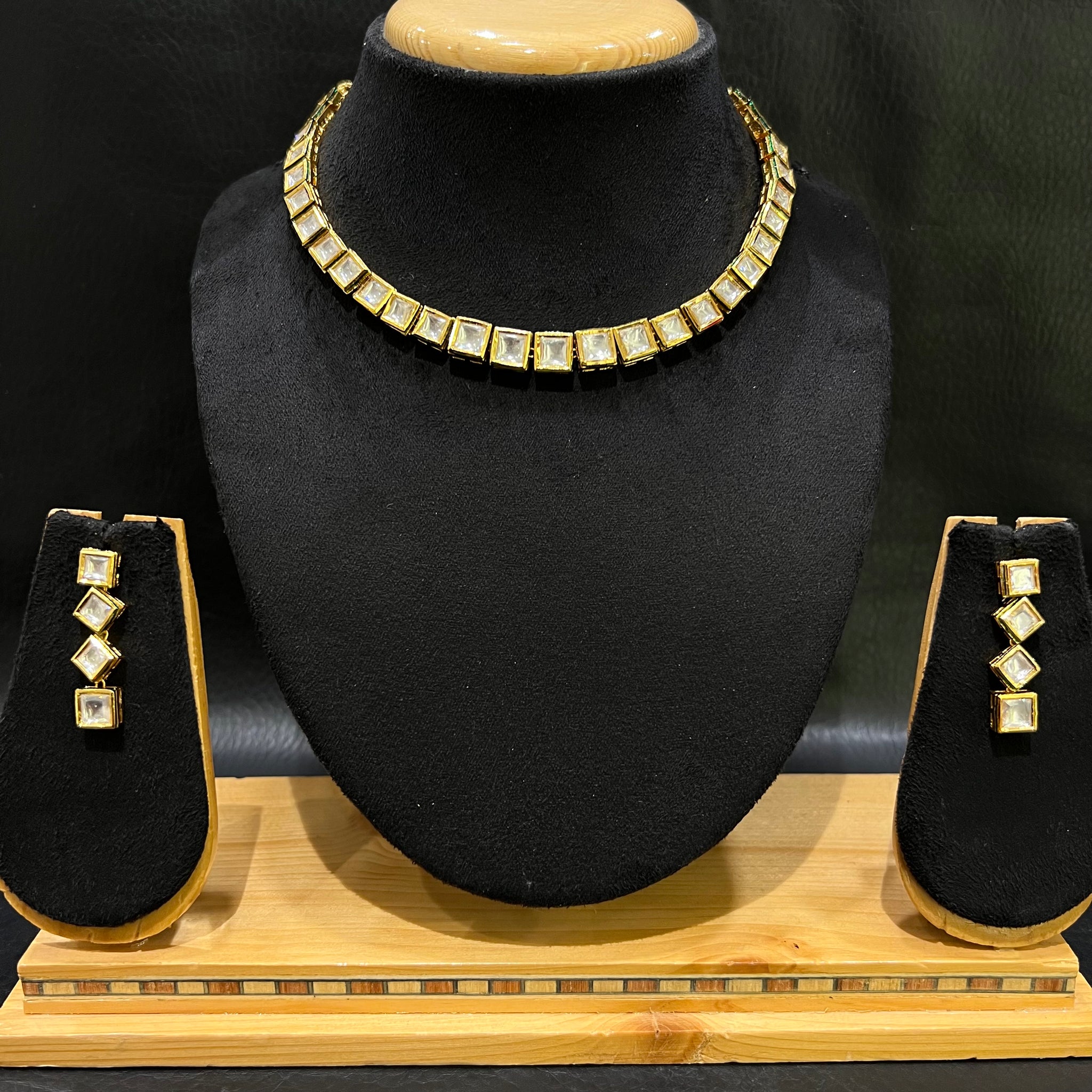 Round Neck Kundan Necklace Set 5883-28 - Dazzles Jewellery