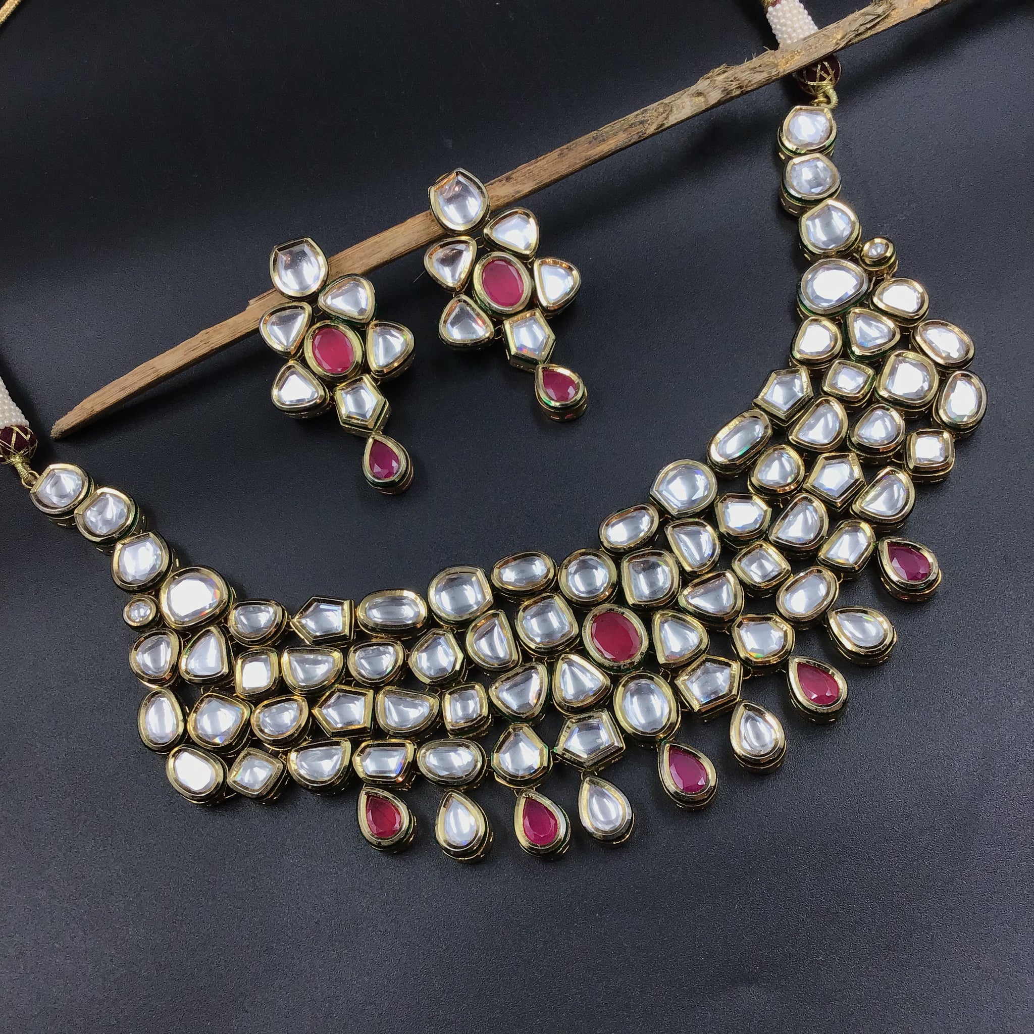 Round Neck Kundan Necklace Set 8259-100 - Dazzles Jewellery