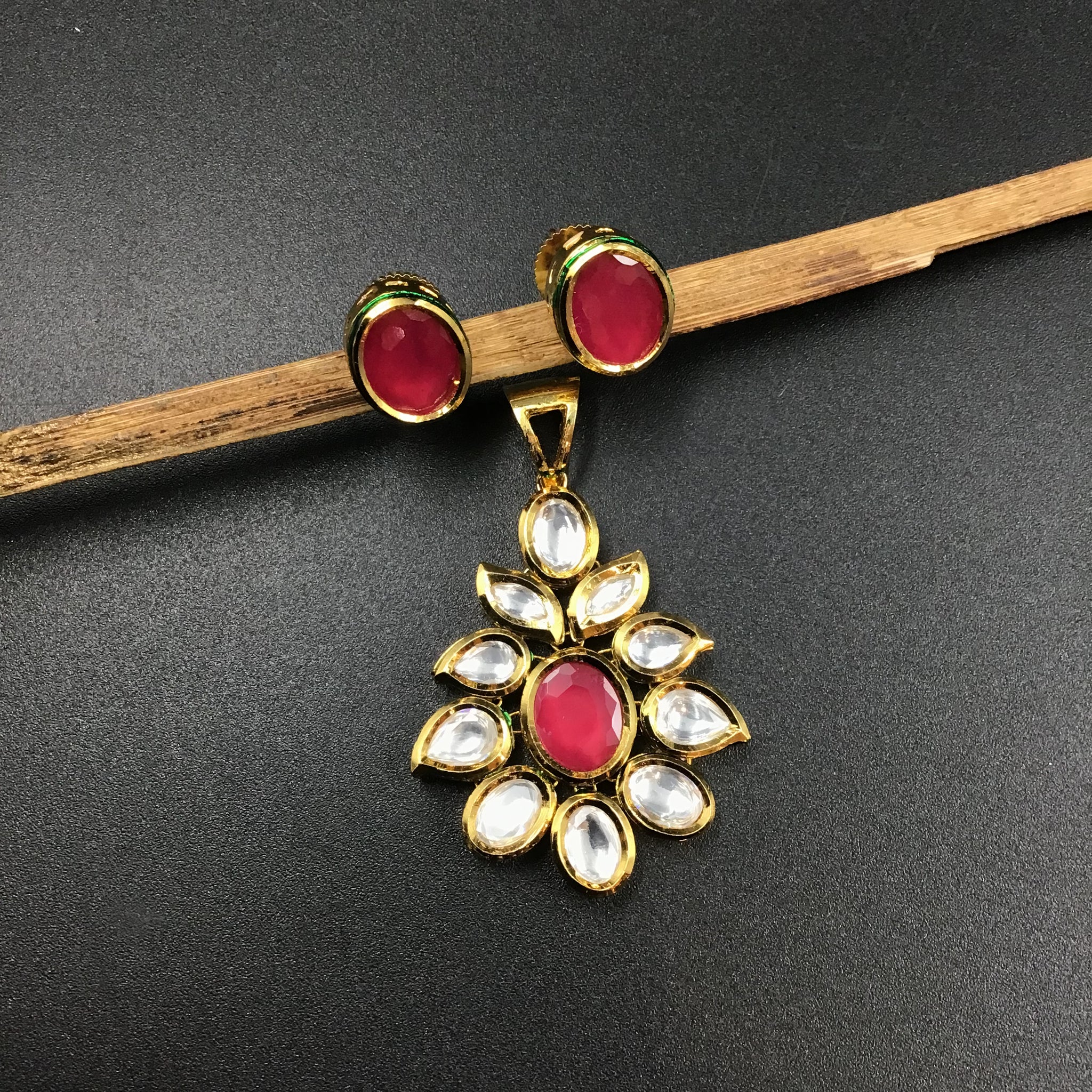 Light Kundan Pendant Set 3694-28 - Dazzles Jewellery