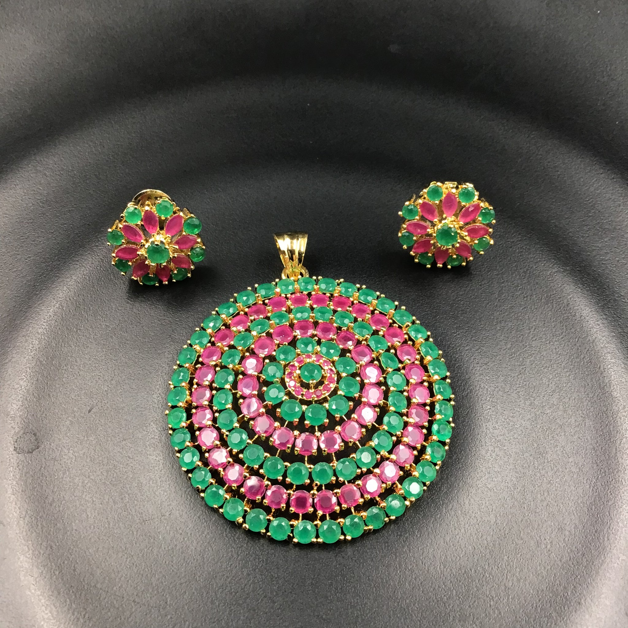 Ruby Green Jadau Pendant Set - Dazzles Jewellery