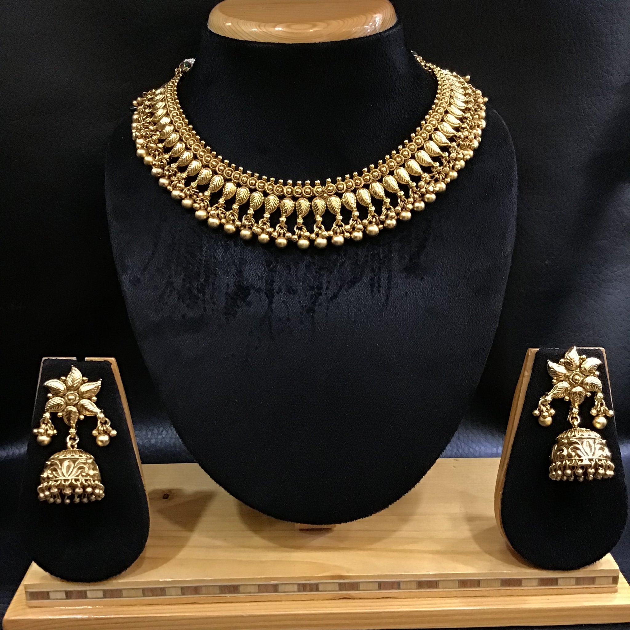 Round Neck Antique Necklace Set 3598-28 - Dazzles Jewellery