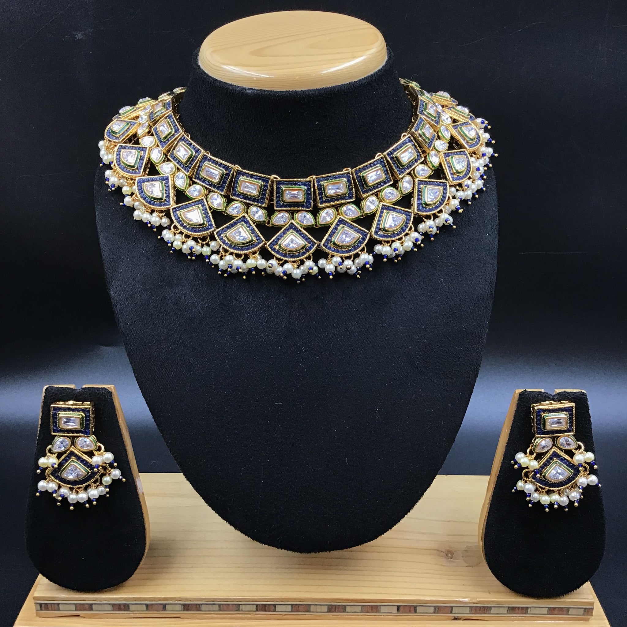 Round Neck Polki Necklace Set 8267-100 - Dazzles Jewellery