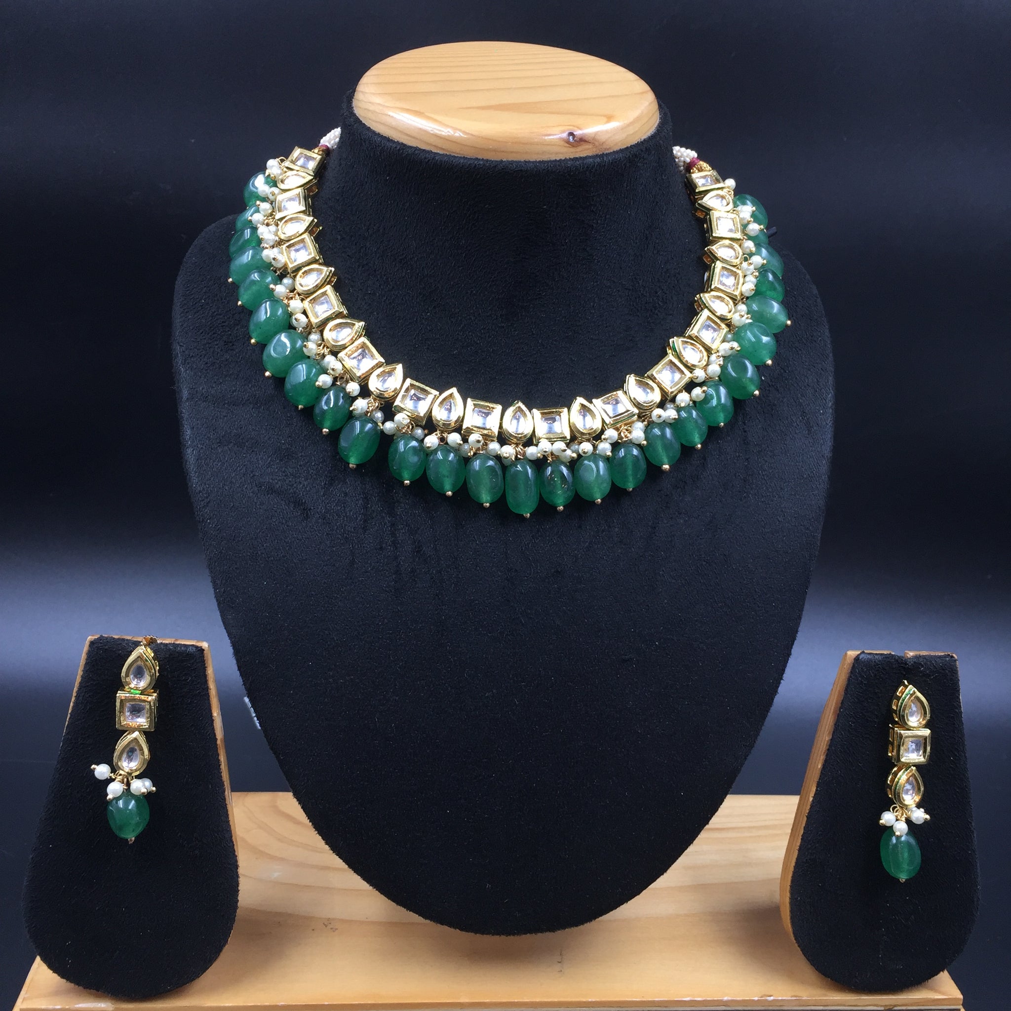 Round Neck Single line Kundan Necklace Set with Latakan 17936-5118 - Dazzles Jewellery