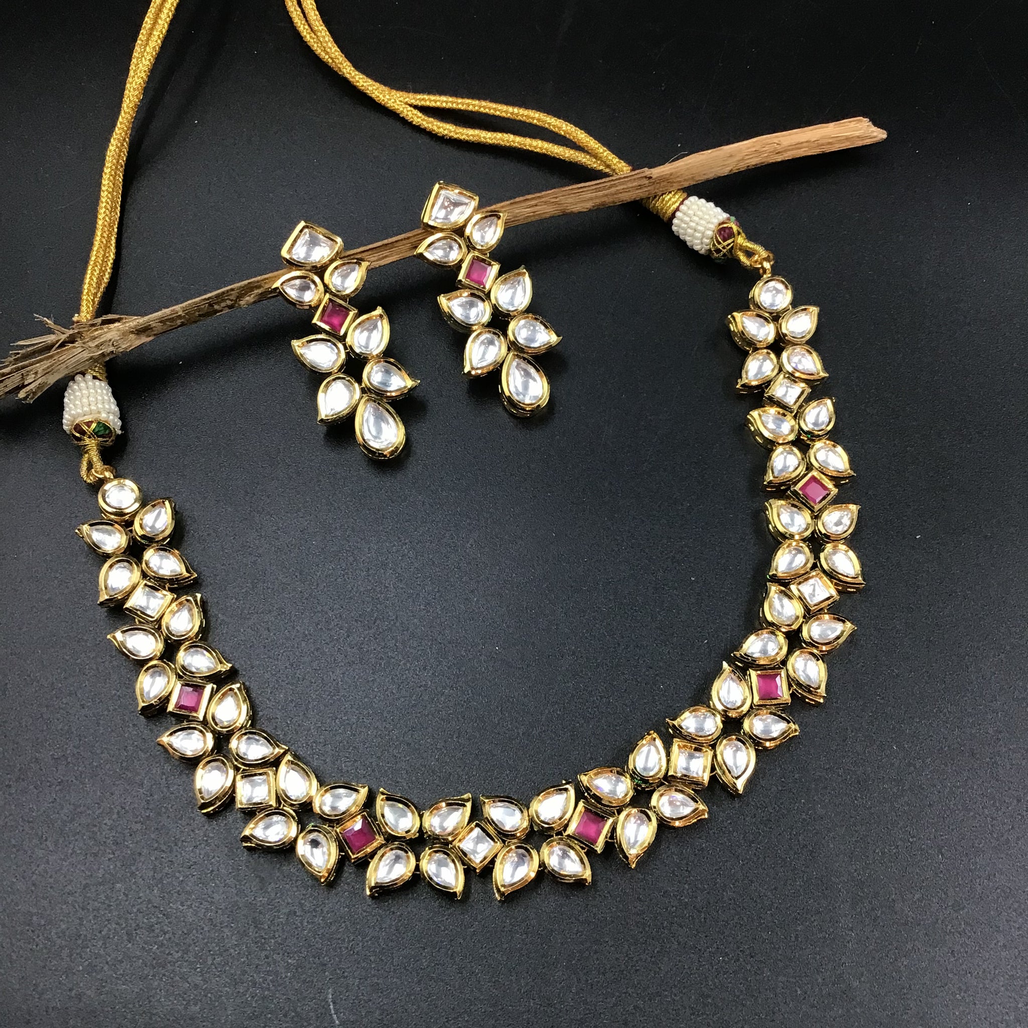 Round Neck Kundan Necklace Set 3702-28 - Dazzles Jewellery