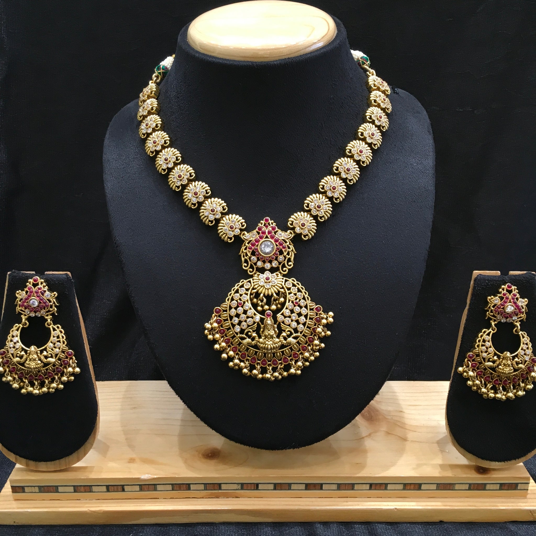 Round Neck Temple Necklace Set 3612-28 - Dazzles Jewellery