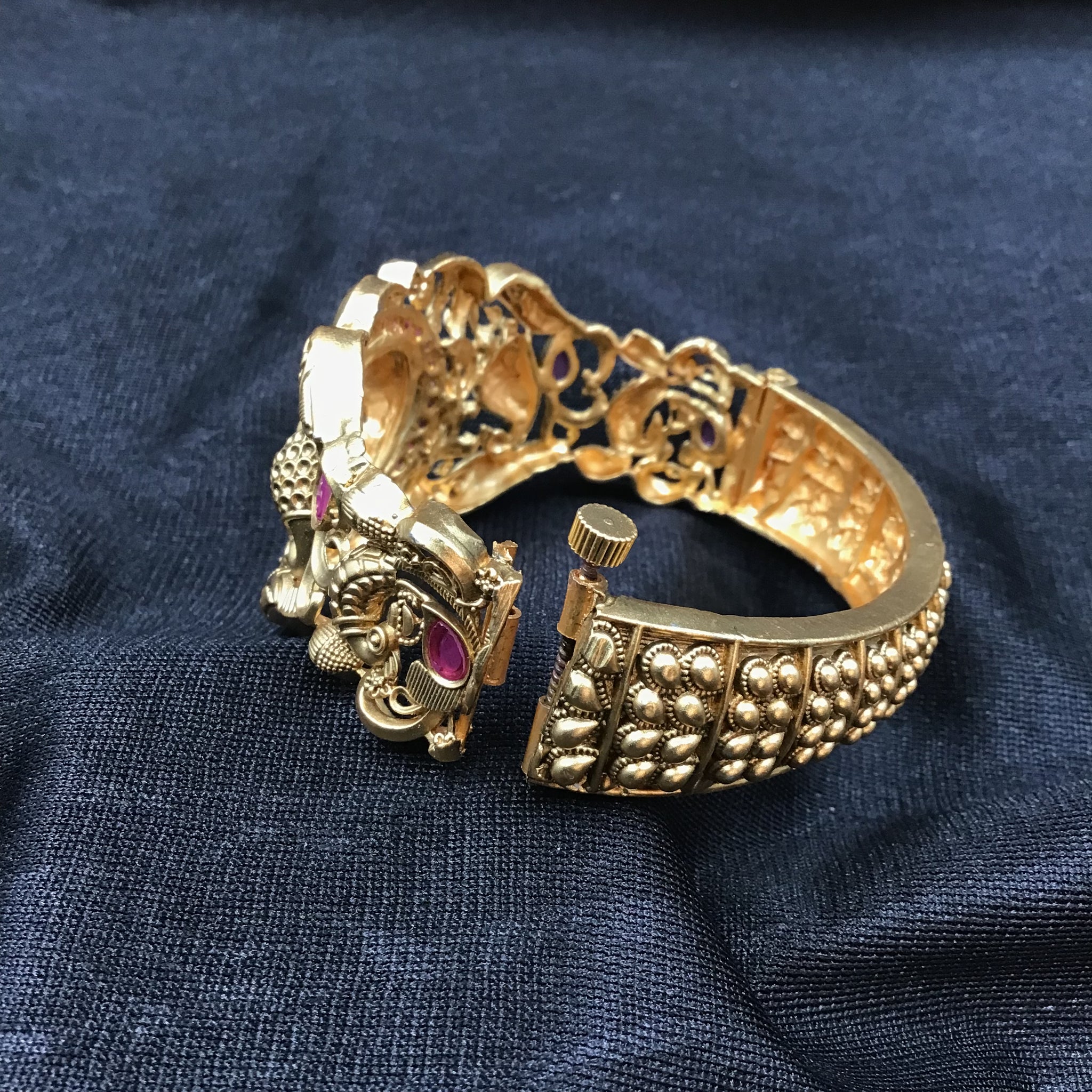 Antique Gold Finish Bracelet 3441-24 - Dazzles Jewellery