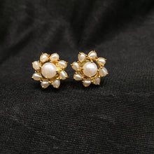 Tops/Studs Jadau Earring 5978-65 - Dazzles Jewellery