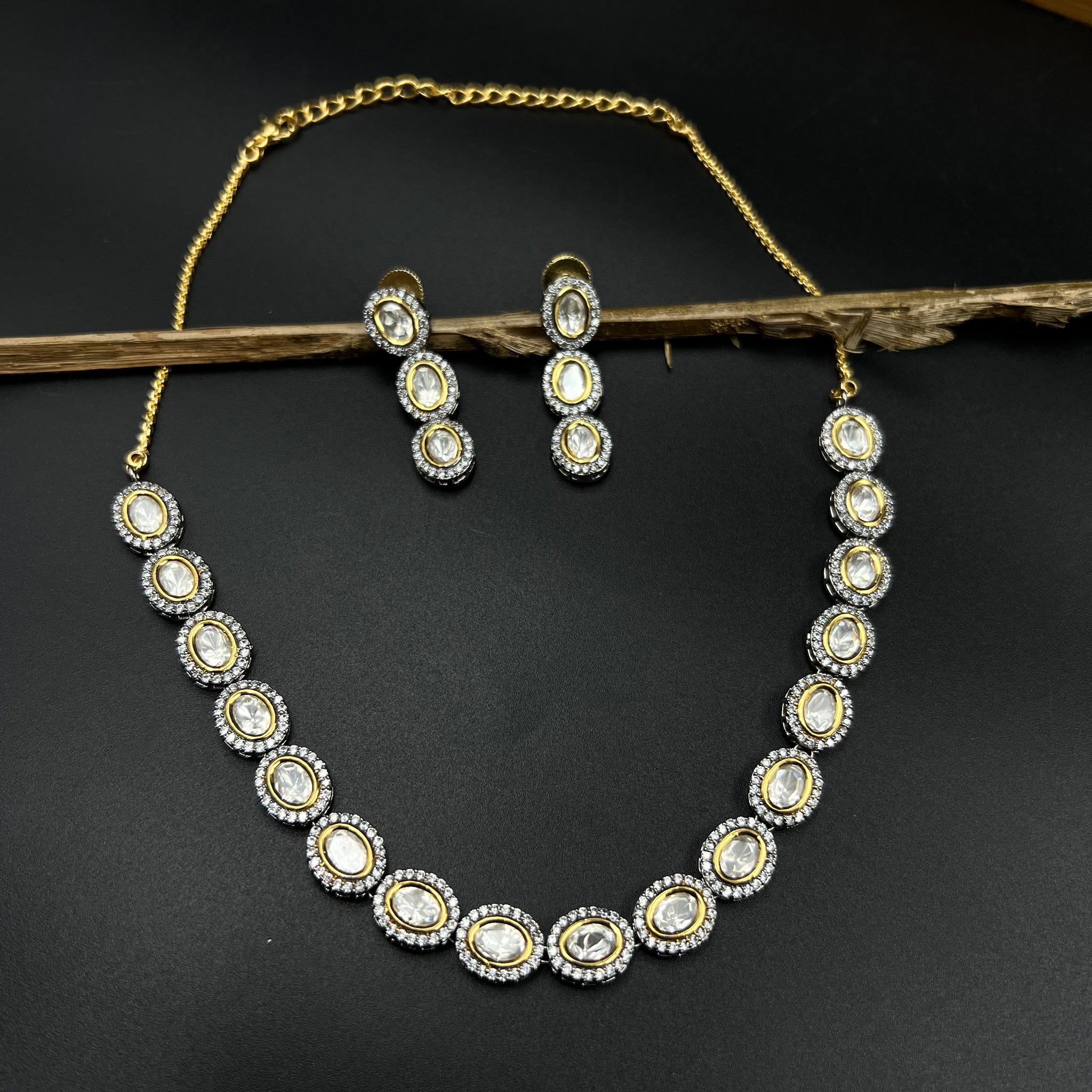 Round Neck Kundan Necklace Set 5790-73 - Dazzles Jewellery