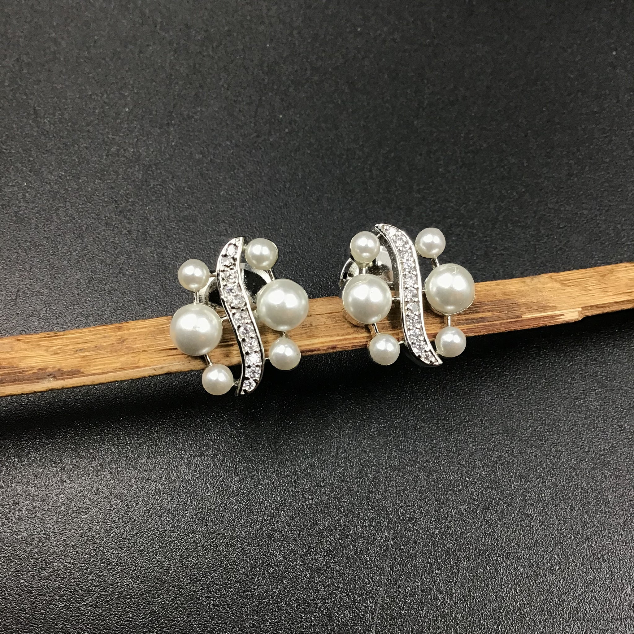 Tops/Studs Zircon/AD 3293-08 - Dazzles Jewellery
