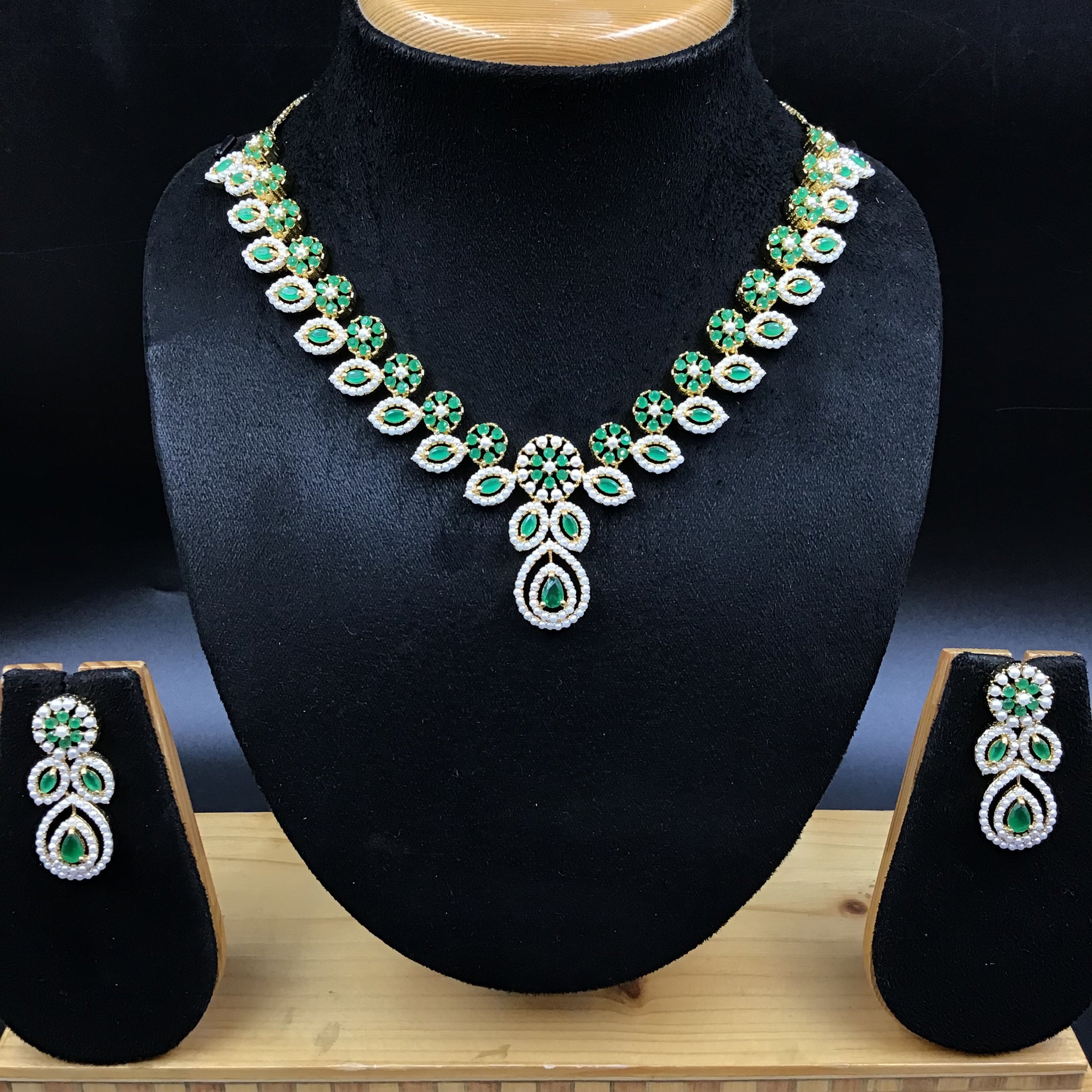 Round Neck Jadau Necklace Set 5991-65 - Dazzles Jewellery