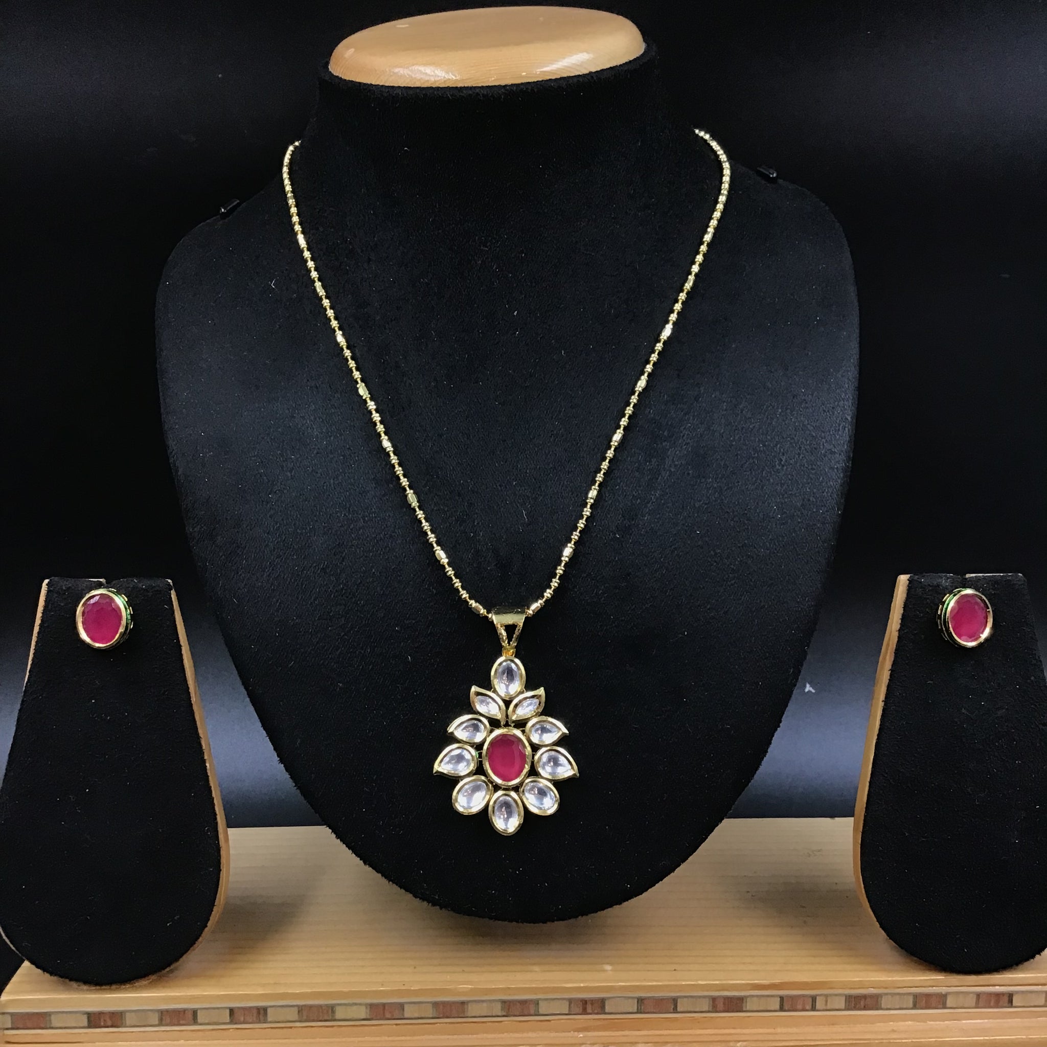 Light Kundan Pendant Set 3694-28 - Dazzles Jewellery