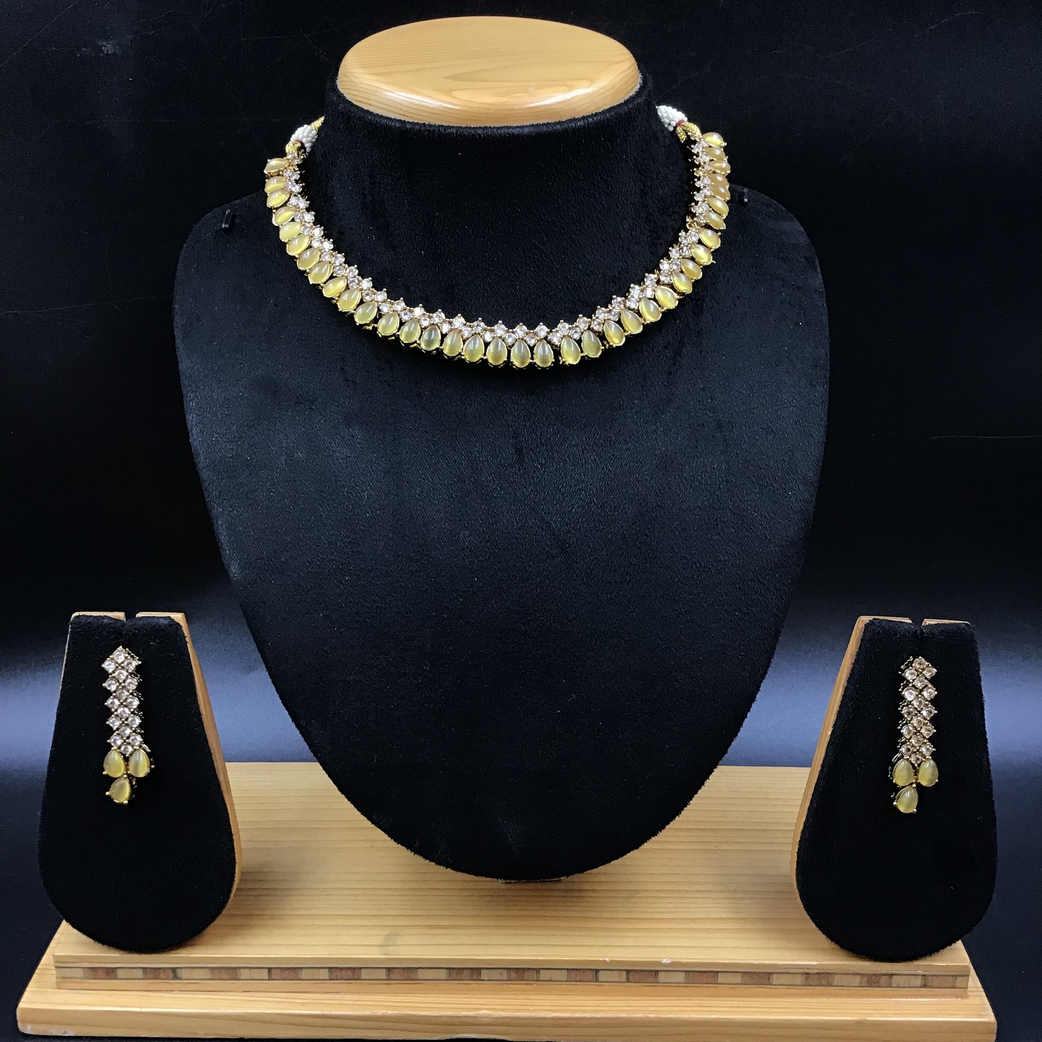 Round Neck Antique Necklace Set 4647-33 - Dazzles Jewellery