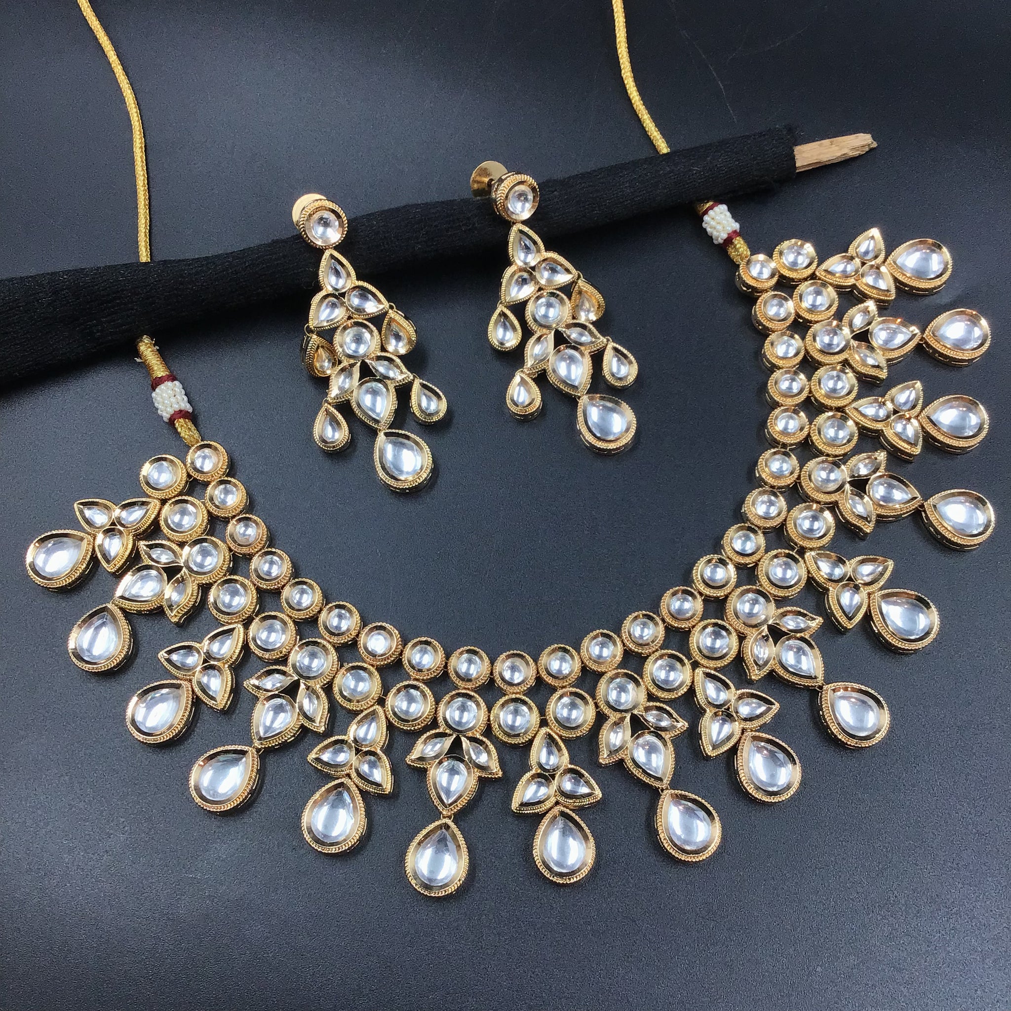 Gold Kundan Necklace Set 19078-6260 - Dazzles Jewellery