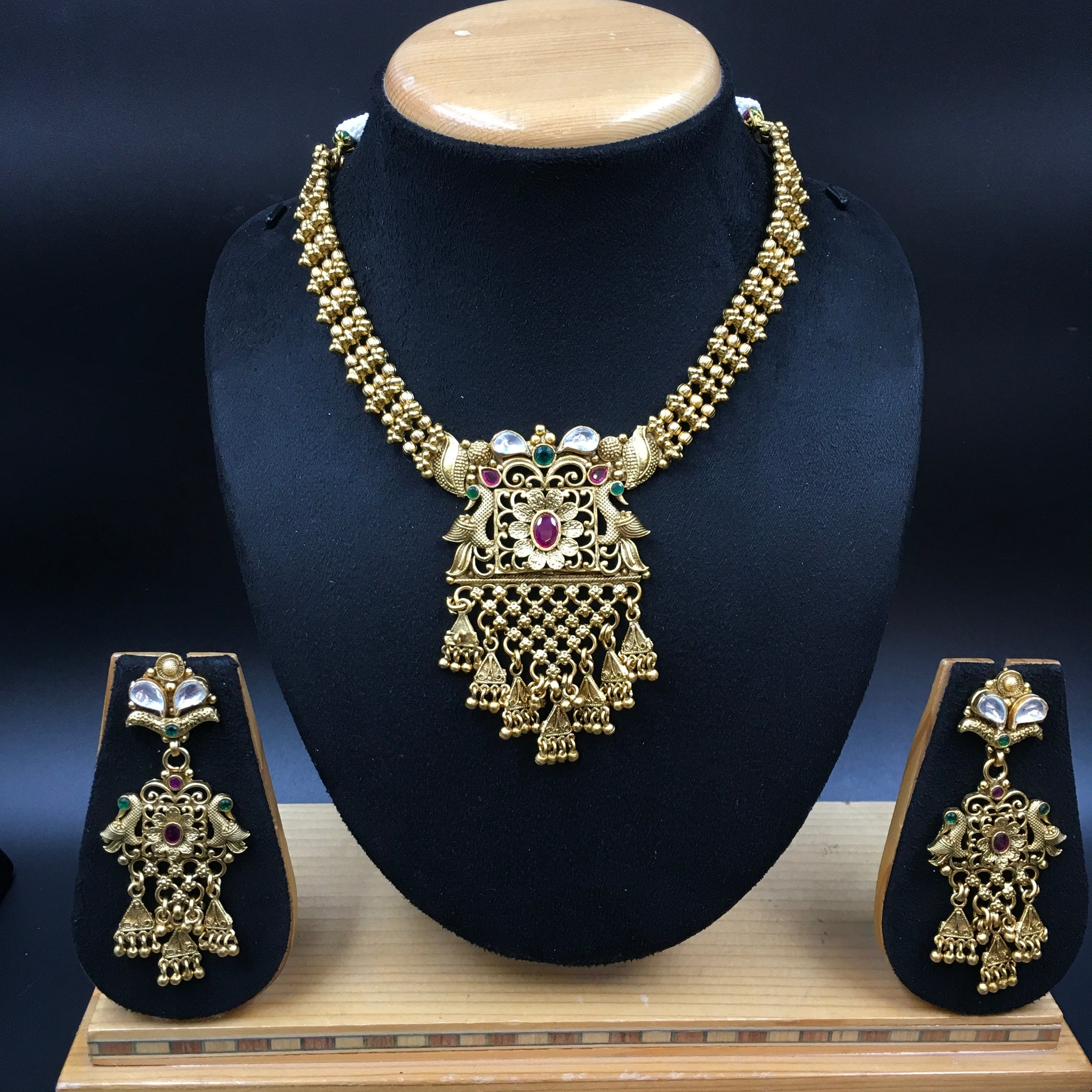 Round Neck Antique Necklace Set 3525 - Dazzles Jewellery