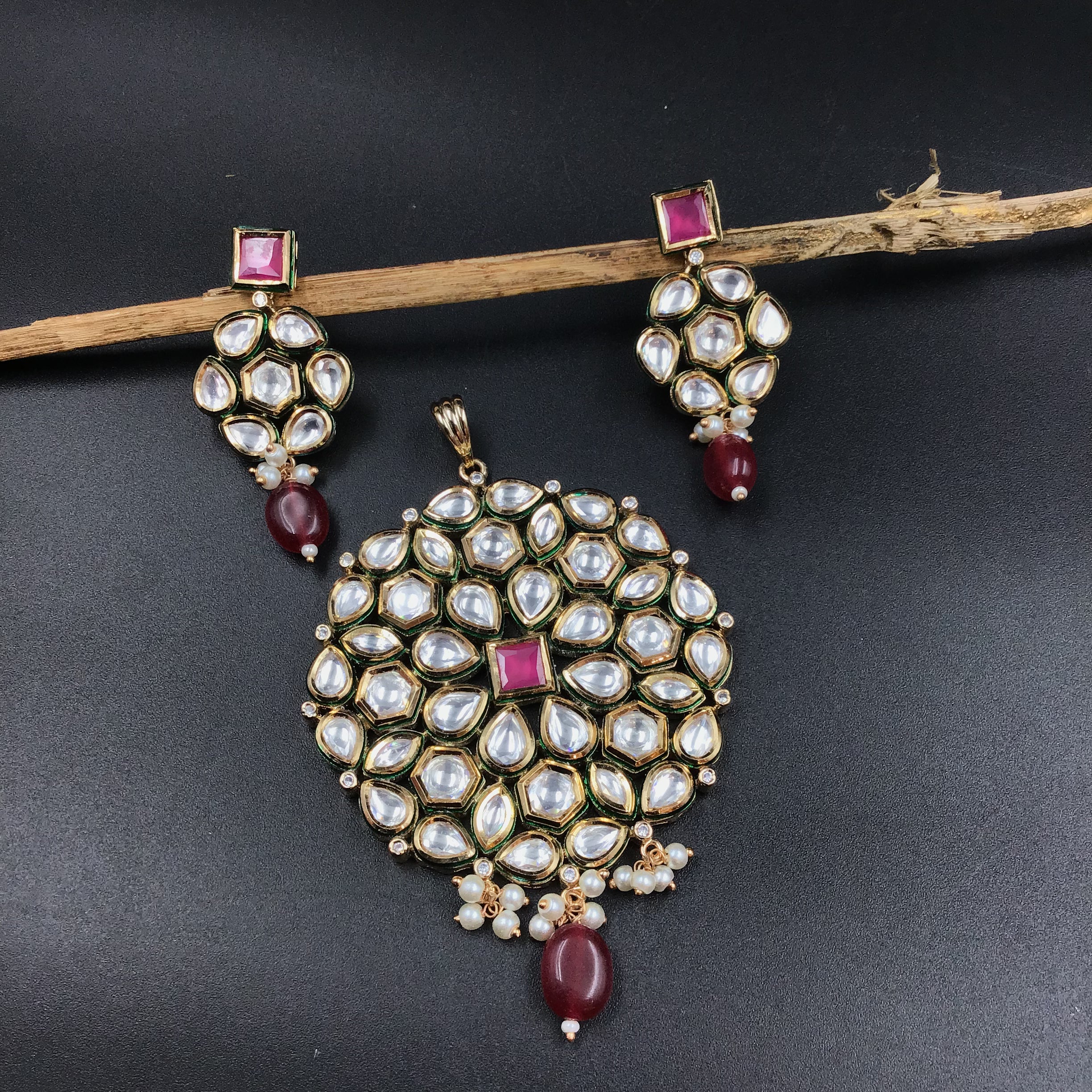 Artificial kundan pendant set deals