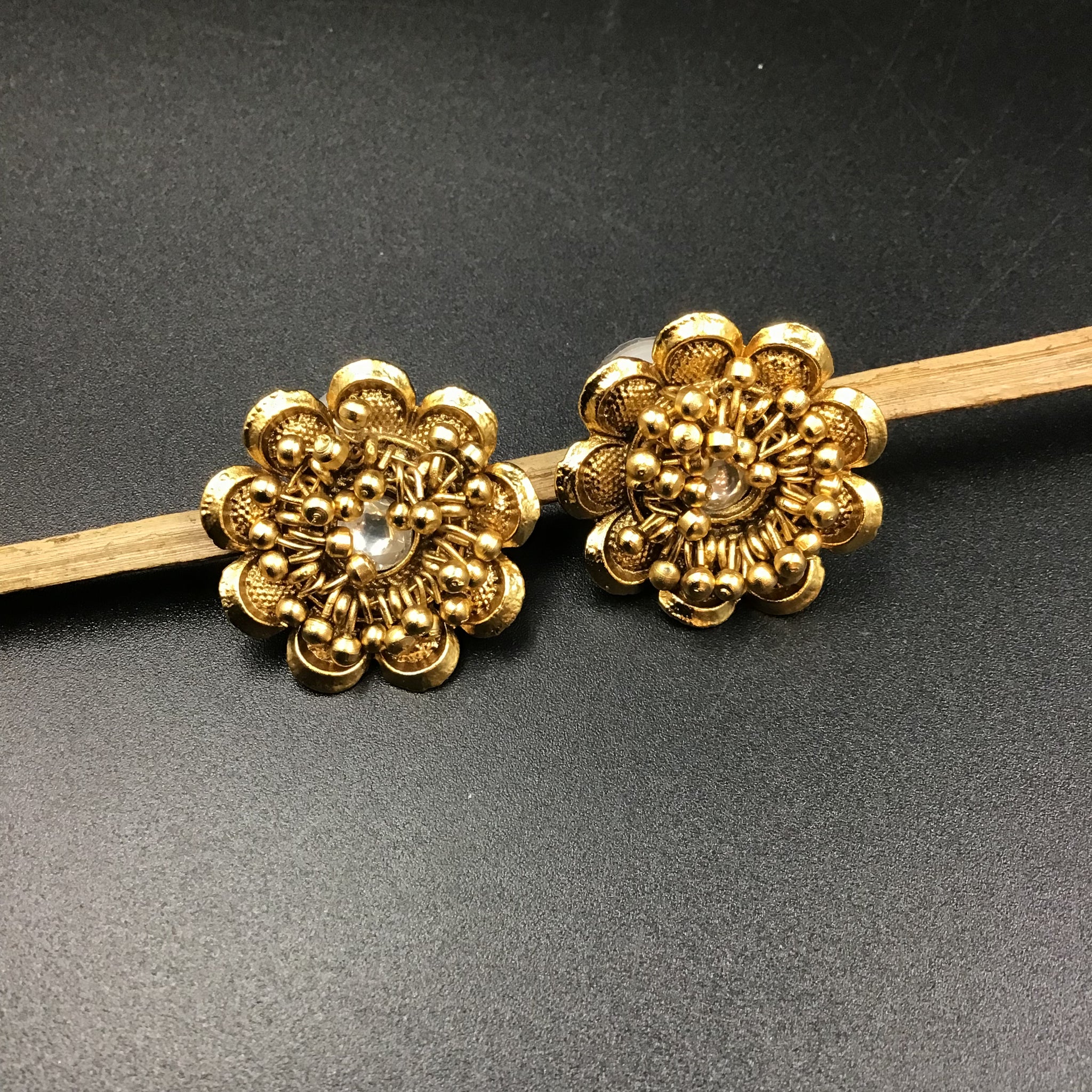 Tops/Studs Antique Earring 3935-28 - Dazzles Jewellery
